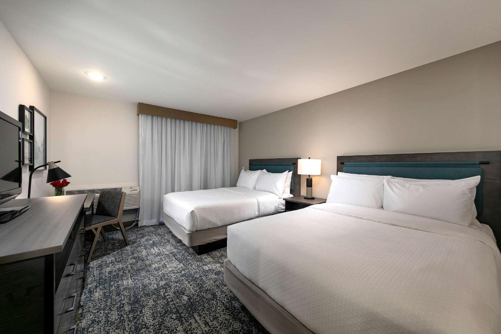 Deluxe Queen Room with Two Queen Beds,1551611113:JPEG