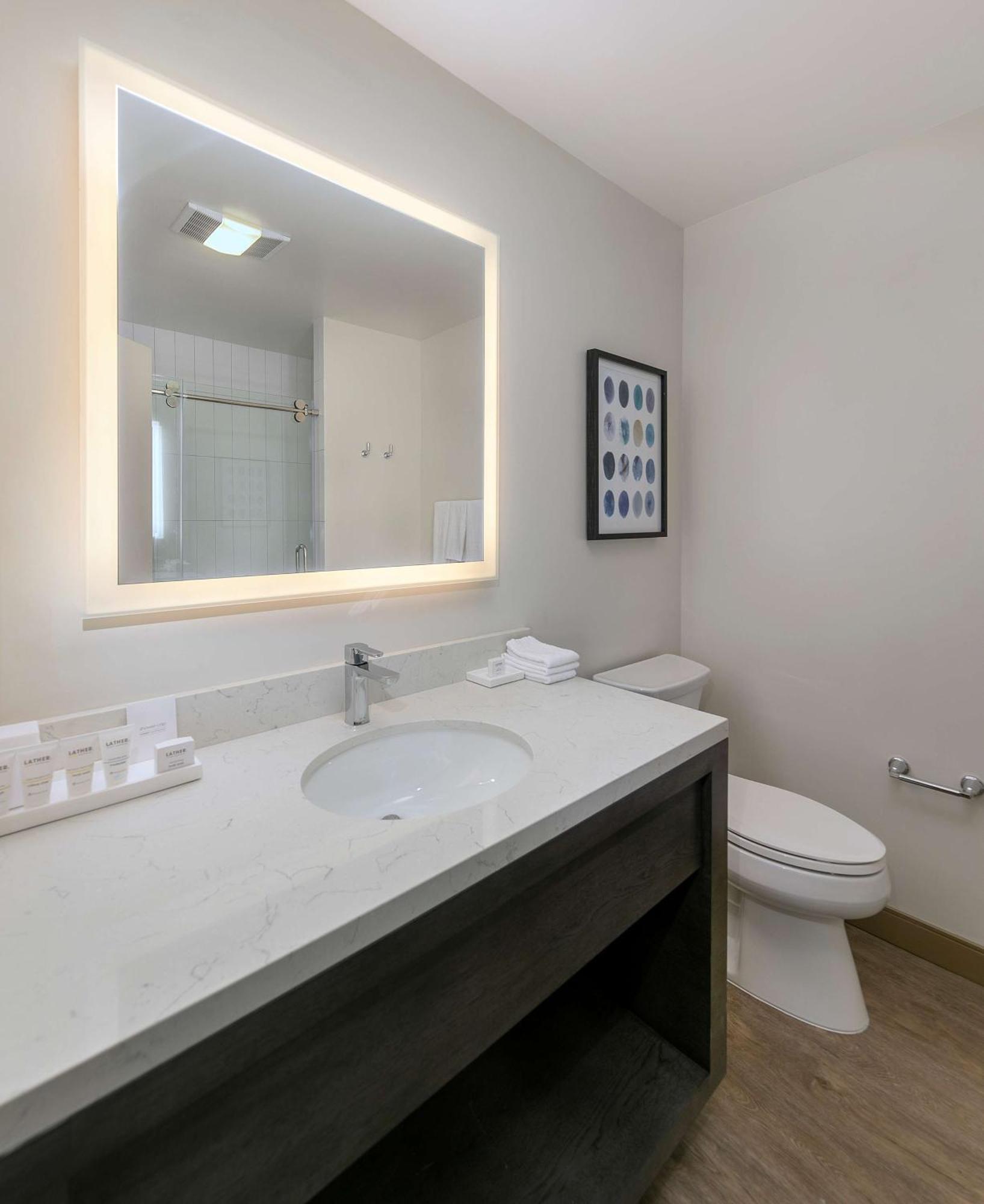 Deluxe King Room,1551611305:JPEG